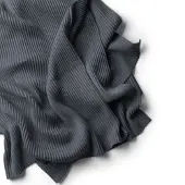 Design House Stockholm Pleece huopa 140 x 160 cm Tummanharmaa
