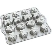 Nordic Ware Holiday Kakkuvuoka