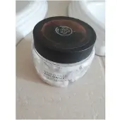 The Body Shop Coconut Body Scrub vartalokuorinta sisältää kookosta 240 ml