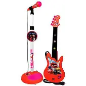 Reig Musicales Standing With Amplifier And Guitar Women Bug Mikrofoni