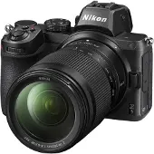 Nikon Z 5 peilittömän kameran 24–200 mm objektiivi