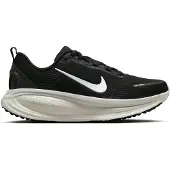 Nike Juoksukengät 'Vomero 18' musta / valkoinen