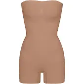 SKIMS Seamless Sculpt Strapless Shortie - olkaimeton body