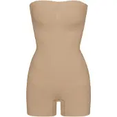 SKIMS Seamless Sculpt Strapless Shortie - olkaimeton body
