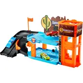 Disney Cars Cooper Canyon -pelisetti, jossa on 3 autoa
