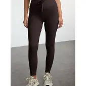 Trendyol Leggingsit tummanruskea