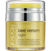 Rodial Bee Venom Night yökäyttöön tarkoitettu kasvovoide sisältää mehiläismyrkkyä 50 ml