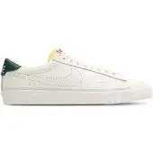 Nike Matalavartiset tennarit 'Tennis Classic' ecru / musta