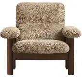 Audo Copenhagen Brasilia nojatuoli Walnut-Sahara sheepskin curly