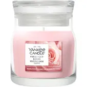 Yankee candle Fresh Cut Roses tuoksukynttilä Signature 110 g