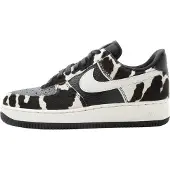 Nike Matalavartiset tennarit 'AIR FORCE 1 '07'' musta / valkoinen