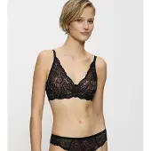 Triumph Rintaliivi 'Amourette Charm' musta