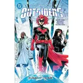 Ria Christie English Books Outsiders Vol. 1: Planet of the Bat