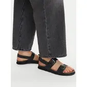 Vagabond SHOEMAKERS Sandaalit 'Effie' musta