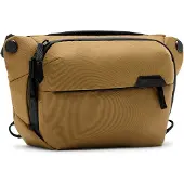 Peak Design Everyday Sling 3L v2 -olkalaukku, hiekanruskea