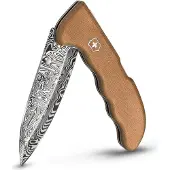 Victorinox Evoke Wood Damast LE 2026 kääntöveitsi