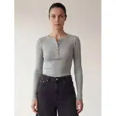 ARMIE Paita 'The Petra Henley Slim-Fit Top - LGM' vaaleanharmaa