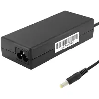 Qoltec Kannettavan Tietokoneen Virtalähde 90W | 19V | 4,74A | 5,5*2,5 | + Virtajohto