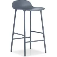 Normann Copenhagen Form Chair baarijakkara metallijalat sininen
