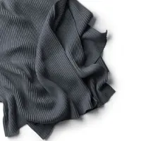 Design House Stockholm Pleece huopa 140 x 160 cm Tummanharmaa