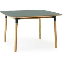 Normann Copenhagen Form ruokapöytä 120 x 120 cm Green, tammijalat
