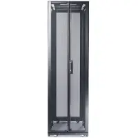 APC NetShelter SX -kaappi sivuilla