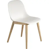Muuto Fiber ruokapöydän tuoli, puujalat, valkoinen-tammi
