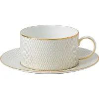 Wedgwood Arris teekuppi aluslautasella Valkoinen