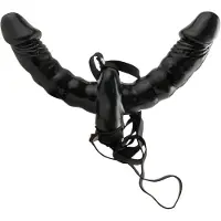 Fetish Fantasy Tuplapäinen strap-on värinällä