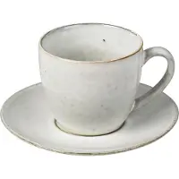 Broste Copenhagen Nordic Sand -kuppi aluslautasella 8,8 cm