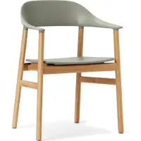 Normann Copenhagen Herit käsinojatuoli tammi Dusty Green