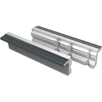 Unite Suojaleuat 150mm alumiinia vaakasuorilla ja pystysuorilla urilla, pari