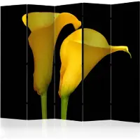 Artgeist Two Yellow Calla Flowers On A Black Background 5-osainen sermi