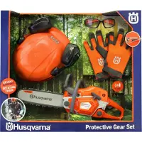Husqvarna Lelu moottorisaha 550XP suojavarusteiden kanssa