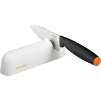 Fiskars Functional Form Roll-Sharp veitsenteroitin, valkoinen