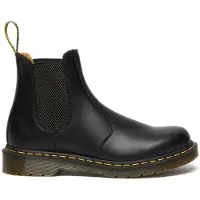 Dr. Martens Chelsea-bootsit 'Crazy Horse' musta