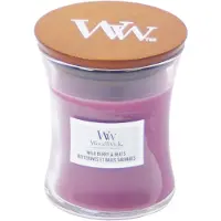 Woodwick Wild Berry & Beets tuoksukynttilä sisältää puusydämen 85 g