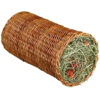 Trixie Pajutunneli heinällä