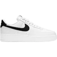 Nike Matalavartiset tennarit 'Air Force 1 07' musta / valkoinen