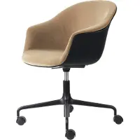 Gubi Bat Meeting Chair toimistotuoli etupuolelta verhoiltu Dandy 905 dune-black-black