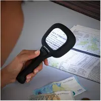 InnovaGoods Suurennuslasi LED- ja UV-lampuilla