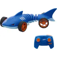 Mattel RC-leluauton kauko-ohjattava Shark Speeder 1:15 mittakaavassa, joka taipuu ja liukuu kuin mutanttikone Ominaisuudet Valot ja äänet