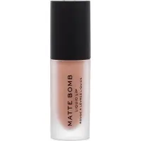 Revolution Huulipuna - Revolution - Matte Bomb Nude Charm - Ruusu - Helppo levittää - Pitkäkestoinen