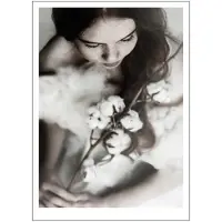 Poster & Frame - Ingrey Studio Juliste 50x70 cm Girl with cottonflower