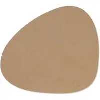 Lind DNA Curve M Pöytätabletti Nupo 31x35 Cm - Tabletit & Lasinaluset Kierrätetty Nahka Nougat - 992084