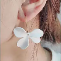 Kärkkäinen Royal Beauty Accessories HONEY white korvakorut