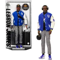 Barbie Signature Lebron James Kenbassadors -nukke kerδily Varsity Bomber Jacket -asulla ja -tarvikkeilla, mukaan lukien kuulokkeet, aurinkolasit ja p