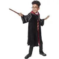 Harry Potter Naamiaisasu, 7-8 vuotta