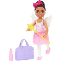 Barbie Toys Chelsea Ballerina Set Career Brunette Small Doll with 5 Dance-aiheista asustetta, mukaan lukien Joutsenensiivet