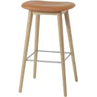 Muuto Fiber baarituoli korkea Wood Base - 75 cm - Refine Leather Cognac Oak
